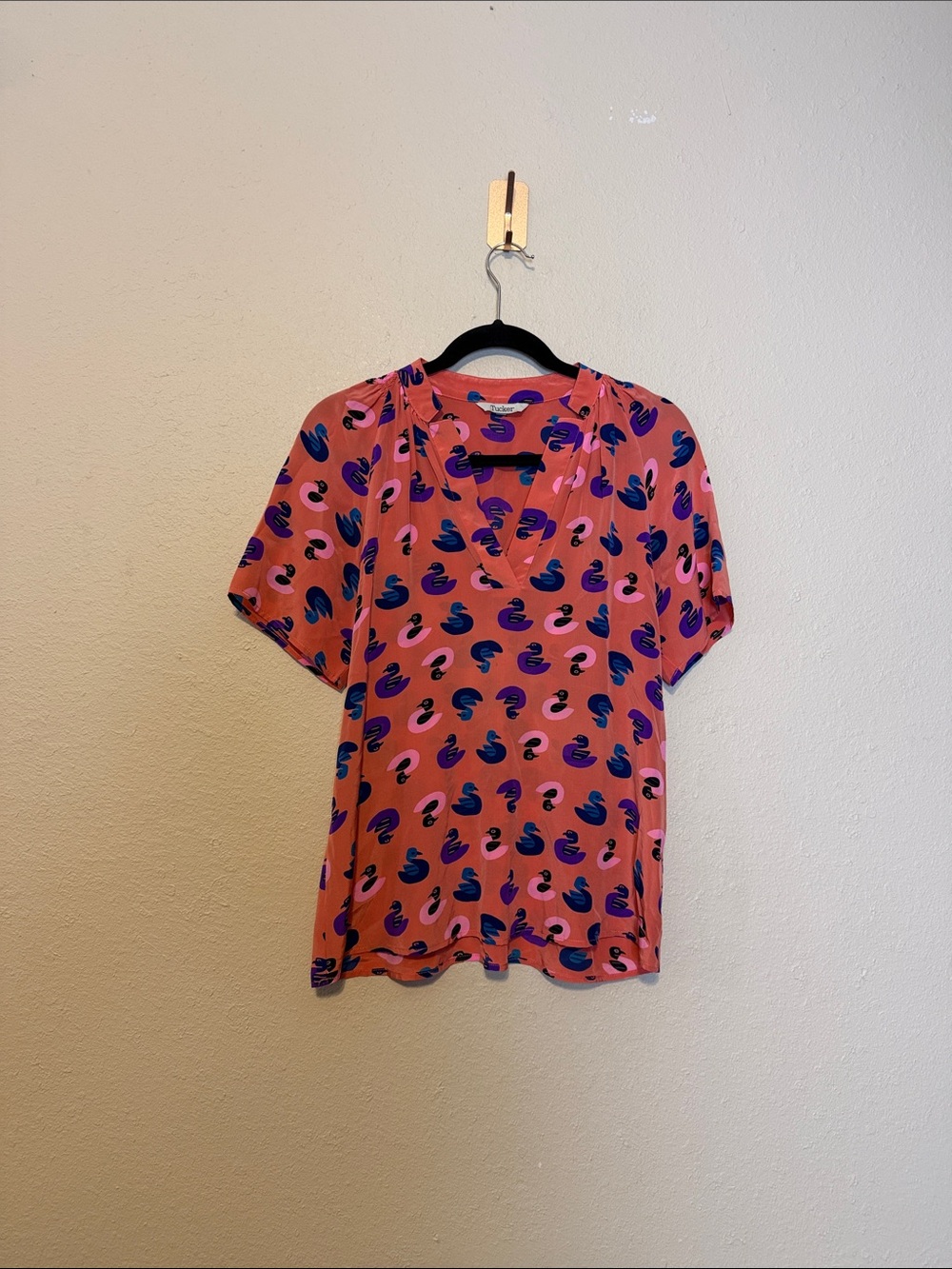 Tucker silk short sleeve duck print blouse Size Medium
